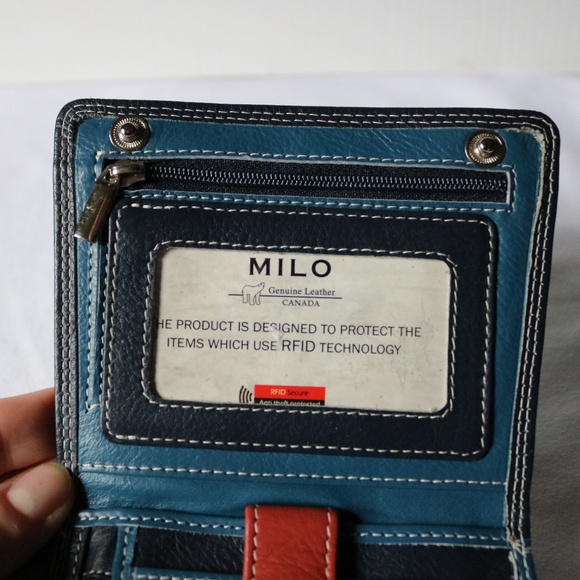 MILO Blue Canadian Made Leather Crossbody Purse Wallet RFID Technology Travel - Picture 3 of 8